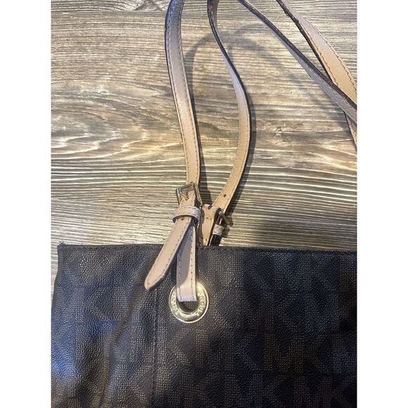 Michael Kors Brown Leather Tote Handbag. Gold Hardware. No Inside Stains. - Picture 5 of 9